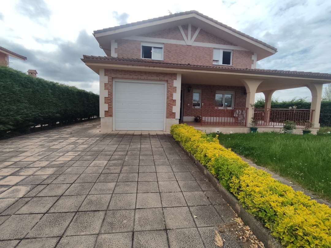 casa en venta en medina de pomar